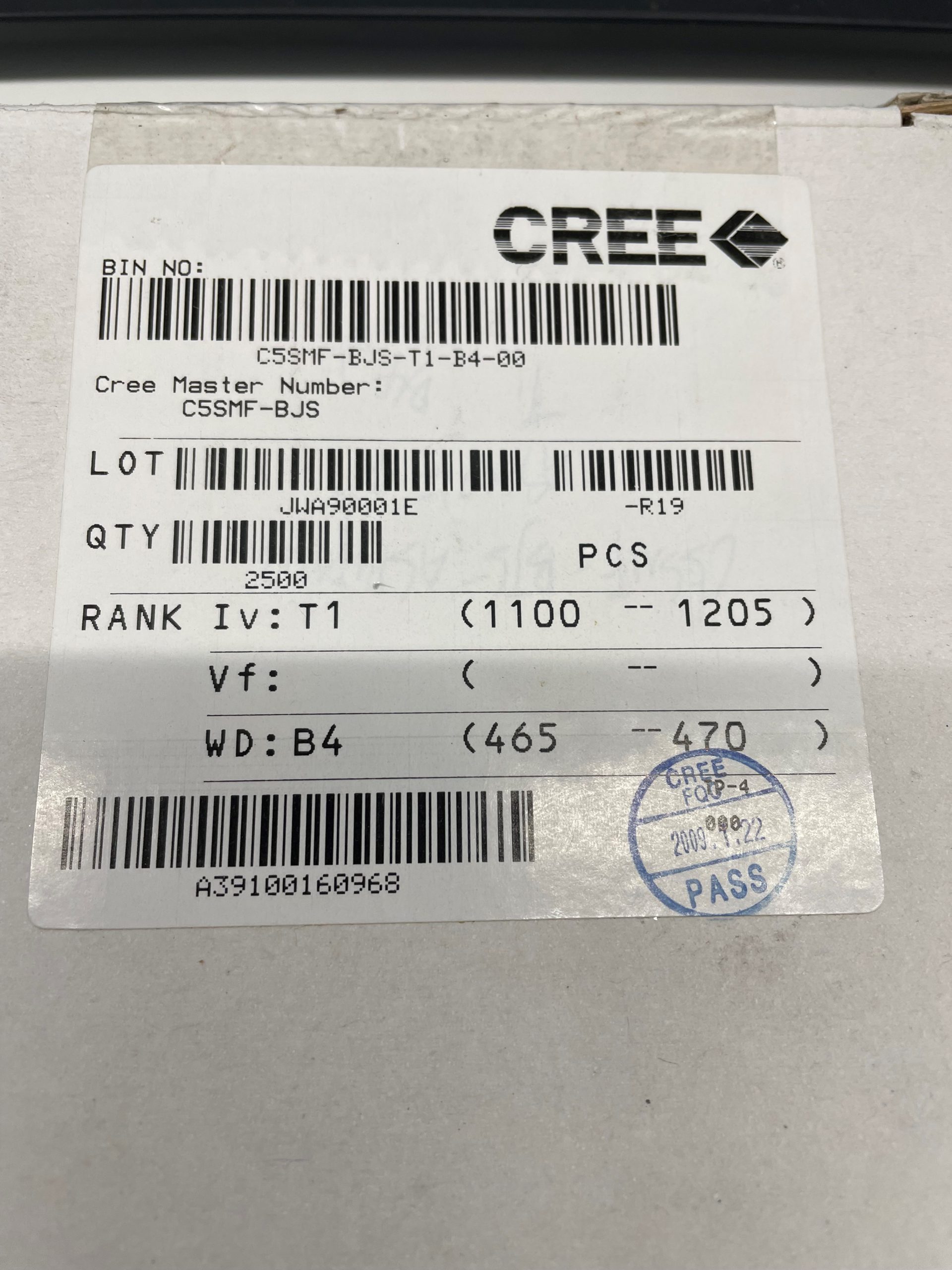 C5SMF-BJS-T1-B4-00 The Cree C5SMF-BJS-T1-B4-00 is a 5mm blue oval LED designed for variable message signs and passenger information signs. It offers high intensity and a wide viewing angle for outdoor applications.
