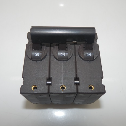8340-F430-K2M2-A2H0-25A This E-T-A 8340-F Series circuit breaker features a 3-pole design with a 25A current rating and 415V voltage rating. It utilizes a magnetic hydraulic delay mechanism.