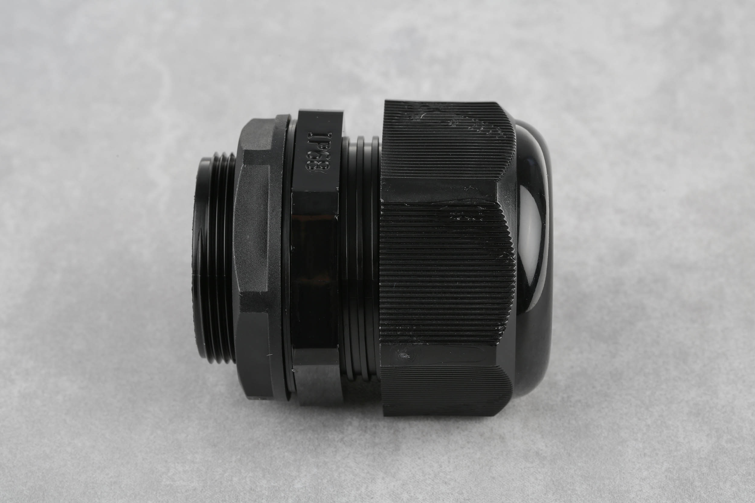 669-4689 RS This RS Pro M40 black nylon cable gland offers IP68 protection and is suitable for cable diameters from 22mm to 32mm. It includes a locknut and operates within a temperature range of -40°C to 85°C.