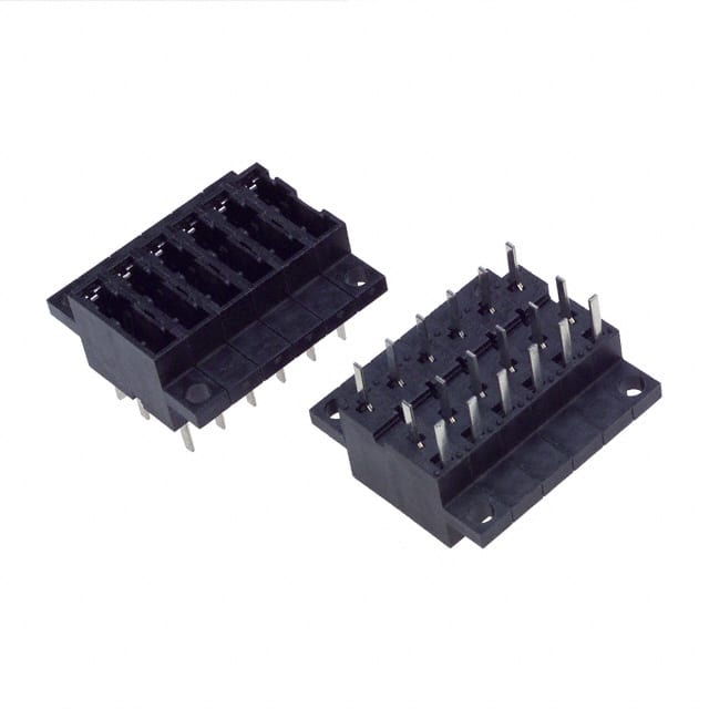 04820006ZXP FUSE HLDR BLADE 125V 15A PNL MNT