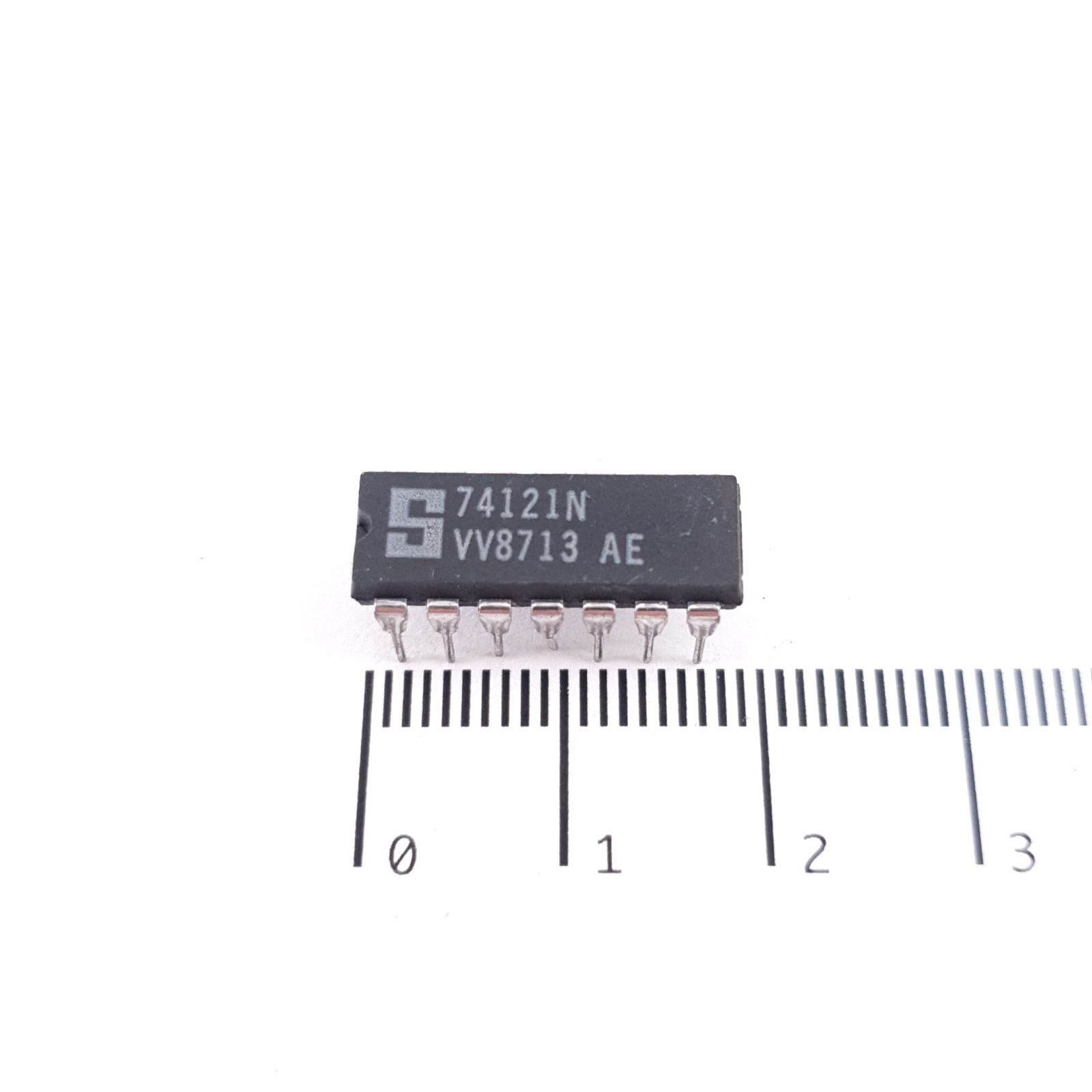 74121N The Signetics 74121N is a monostable multivibrator, also known as a one-shot. It is RoHS3 Compliant.