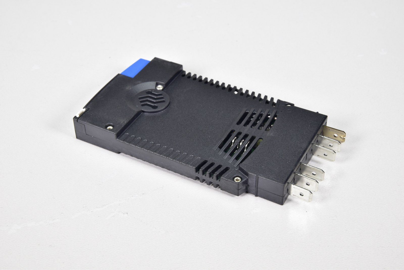ESS20-003-DC24V-4A The E-T-A ESS20-003-DC24V-4A is a solid-state electronic circuit breaker designed for DC 24V systems. It offers selective load protection with a 4A current rating.