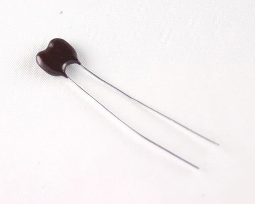 DM10ED470JO3 The ADI Electronics DM10ED470JO3 is a Silver Mica Dipped Capacitor with a capacitance of 47pF and a voltage rating of 500VDC. It offers a tolerance of 5% and operates across a wide temperature range.