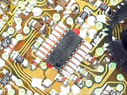 LA4570 The Sanyo Denki LA4570 is a dual preamplifier integrated circuit with built-in power amplifiers for driving headphones. It offers a closed loop gain of 40dB and operates on less than three volts.