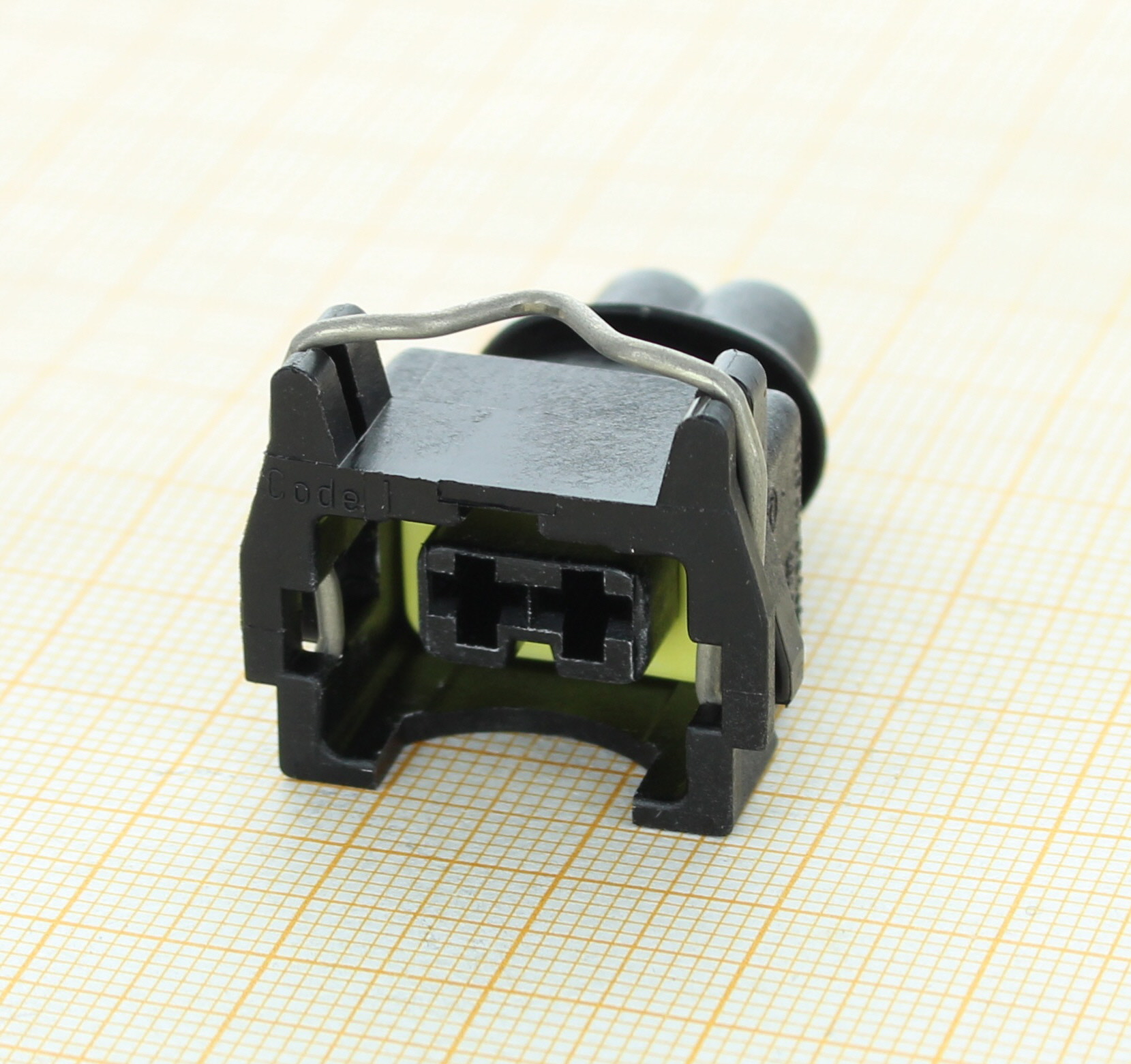 1928402078 The Bosch 1928402078 is a 2-way female automotive plug connector. It is RoHS3 Compliant and has an MSL of 1.