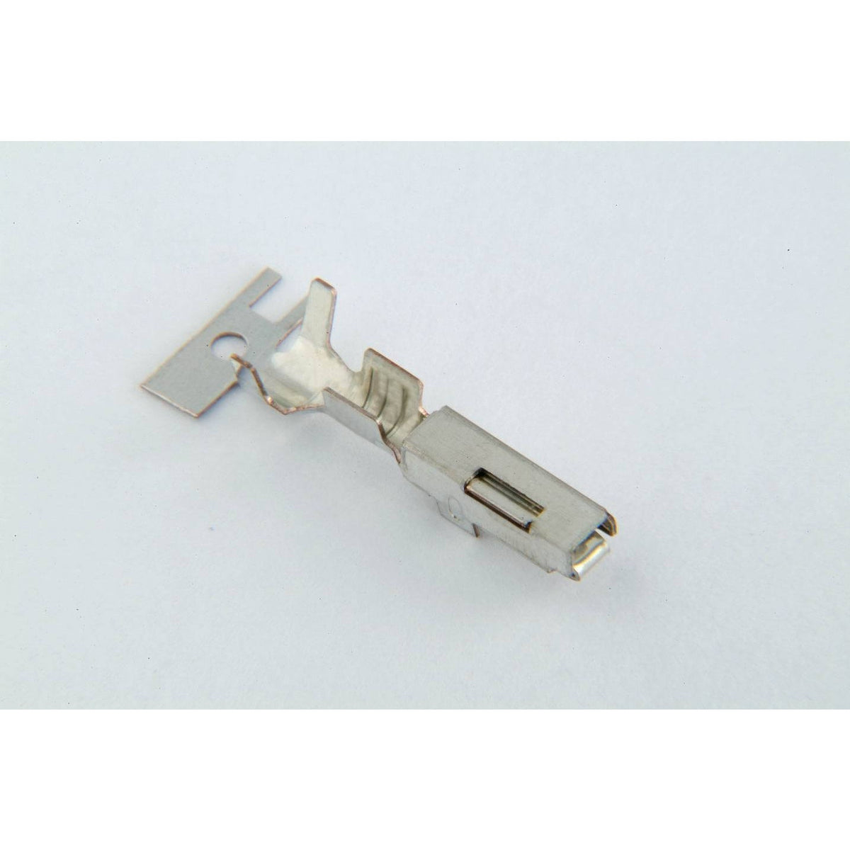 7116-4025 The Yazaki 7116-4025 is a female, sealed terminal designed for wire sizes ranging from 0.3 to 0.5 mm². It is RoHS3 compliant.