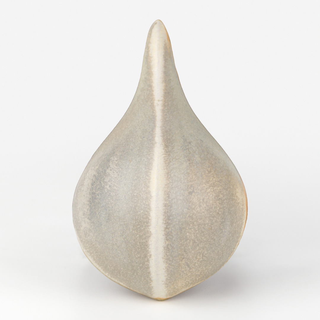 SW106 Mayco SW106 Alabaster is a semi-opaque white soft matte ceramic glaze. It is suitable for Cone 6 and Cone 10 firing.