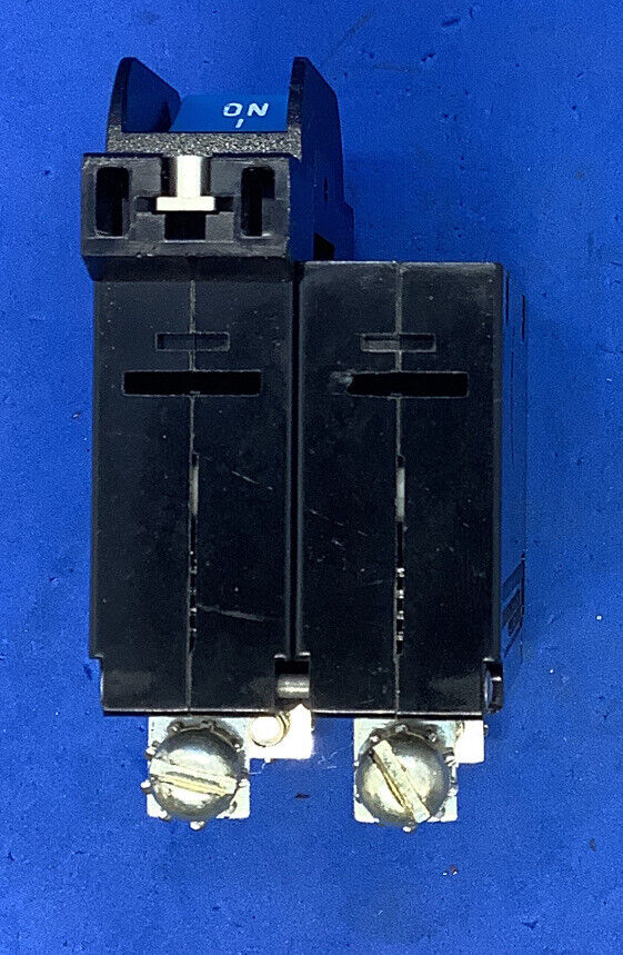 AJ2-B0-26-625-554-D The Littelfuse Inc. AJ2-B0-26-625-554-D is a 2-pole circuit breaker rated for 25A and 250V. It features a panel mount design and a magnetic hydraulic delay mechanism.