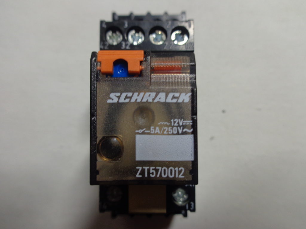 ZT570012 The Schrack ZT570012 is a relay used for installation purposes. It is supplied in used but good condition.