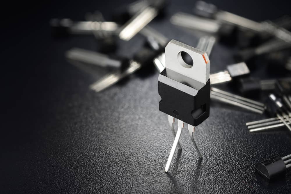 2N7000 The 2N7000 is an N-channel enhancement MOSFET from Siliconix, housed in a TO-92 package. It is designed for voltage-controlled resistance applications.