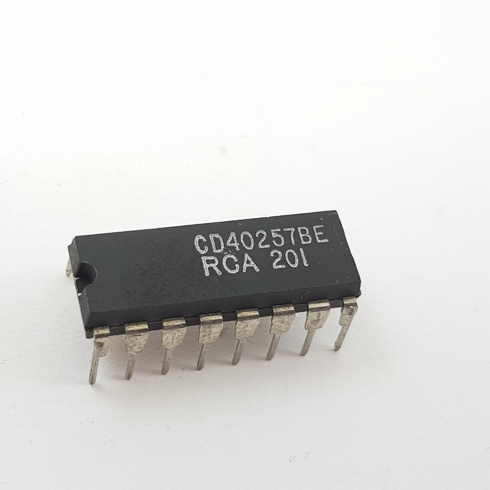 CD40257BE The RCA CD40257BE is an integrated circuit. It is RoHS3 Compliant and has an MSL rating of 1 Unlimited.