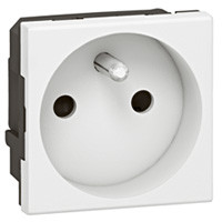 77111 The Legrand 77111 is a multi-support single socket designed to French standards. It features 2P+E configuration and automatic terminals.