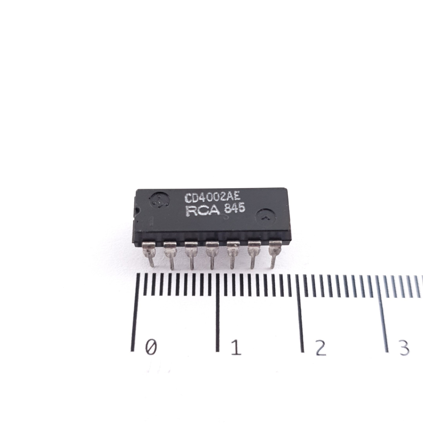 CD4002AE The RCA CD4002AE is a dual 2-input NOR gate integrated circuit. It offers RoHS3 compliance and Moisture Sensitivity Level 1.