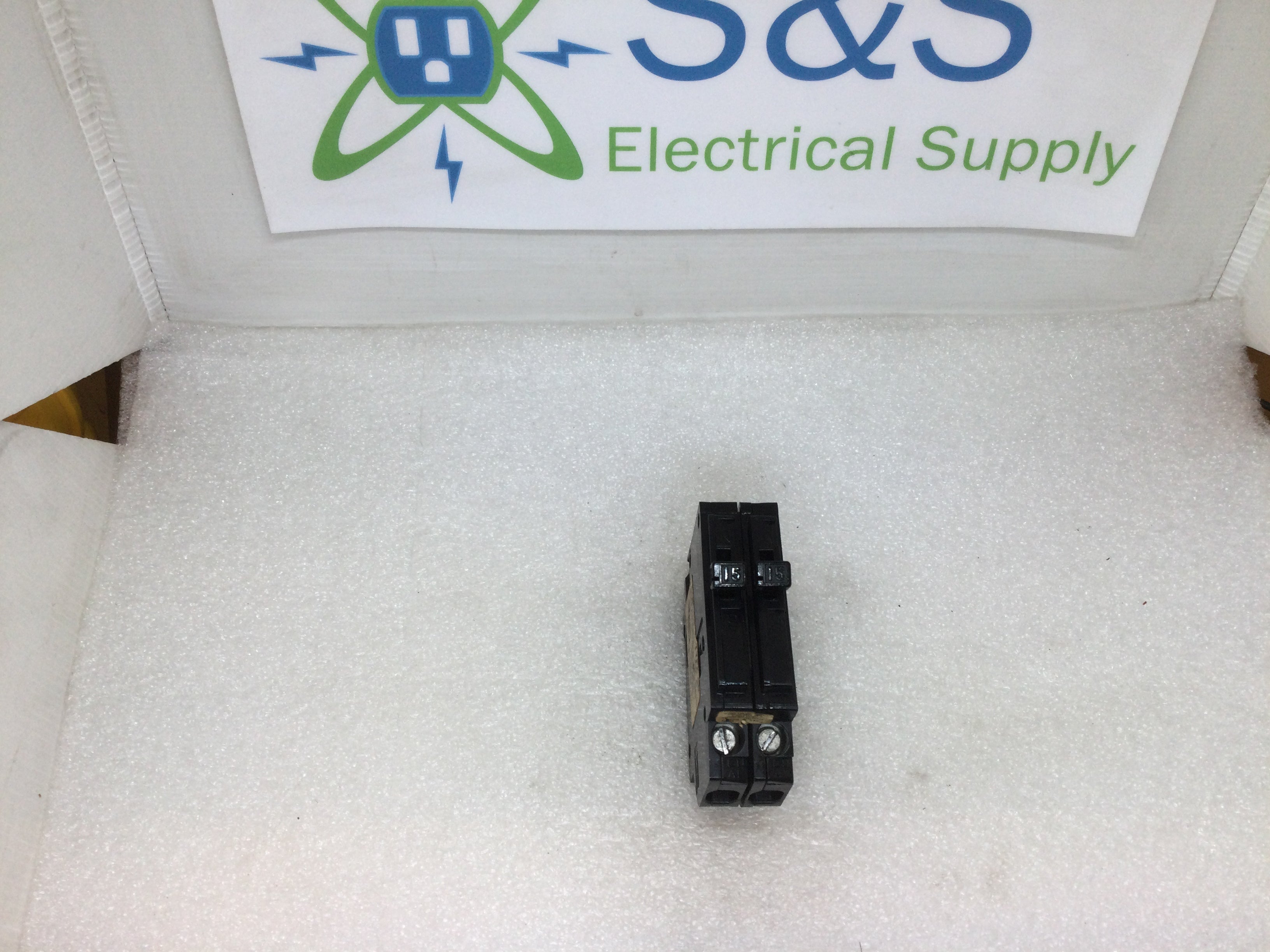 GB1515 The Allen Bradley GB1515 is a single pole tandem circuit breaker designed for specialized industrial applications. It offers RoHS3 compliance and MSL Level 1.