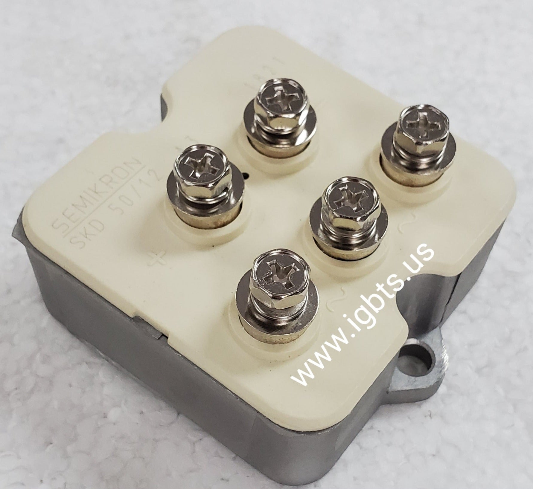 SKD50/12A3 The SEMIKRON SKD50/12A3 is a diode bridge module with a current rating of 50A and a voltage rating of 1200V. It is RoHS3 Compliant.