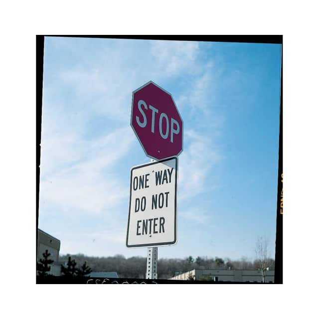 94199 ONE WAY DO NOT ENTER SIGN, HIP R