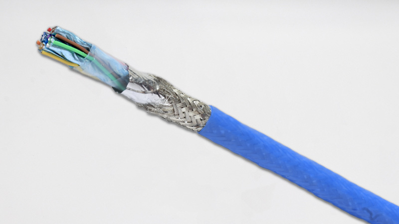1586-305 The Carlisle Interconnect Technologies 1586-305 is a Maxflite™ HDMI cable designed for aerospace applications. It offers a temperature rating of 150°C and impedance of 100 Ohms.