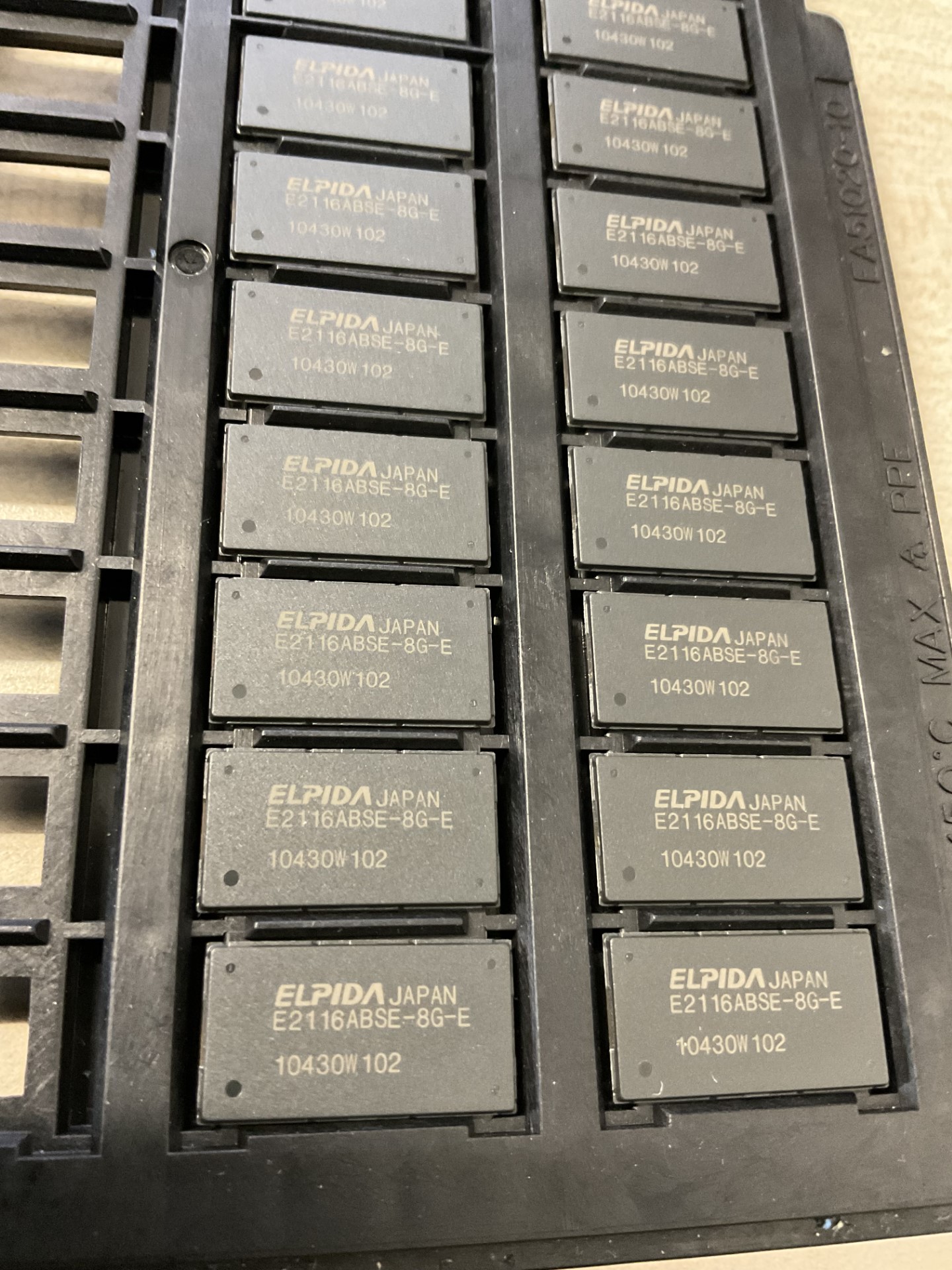 EDE2116ABSE-8G-E The Elpida EDE2116ABSE-8G-E is an 8GB memory module. It is RoHS3 Compliant and has an MSL rating of 1 Unlimited.