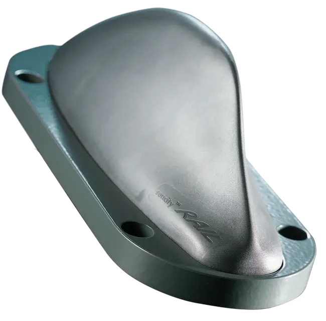 1399.17.0044 The HUBER+SUHNER SENCITY® Rail Antenna is a robust roof antenna designed for outdoor applications, supporting Cellular, Wi-Fi, and GPS frequency bands. It features integrated GPS with an LNA and complies with railway standards.