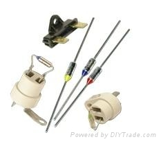 E4A00152C The THERMODISC E4A00152C is a thermal fuse designed for overcurrent protection. It features ratings of 250VAC at 10A and 120VAC at 15A.