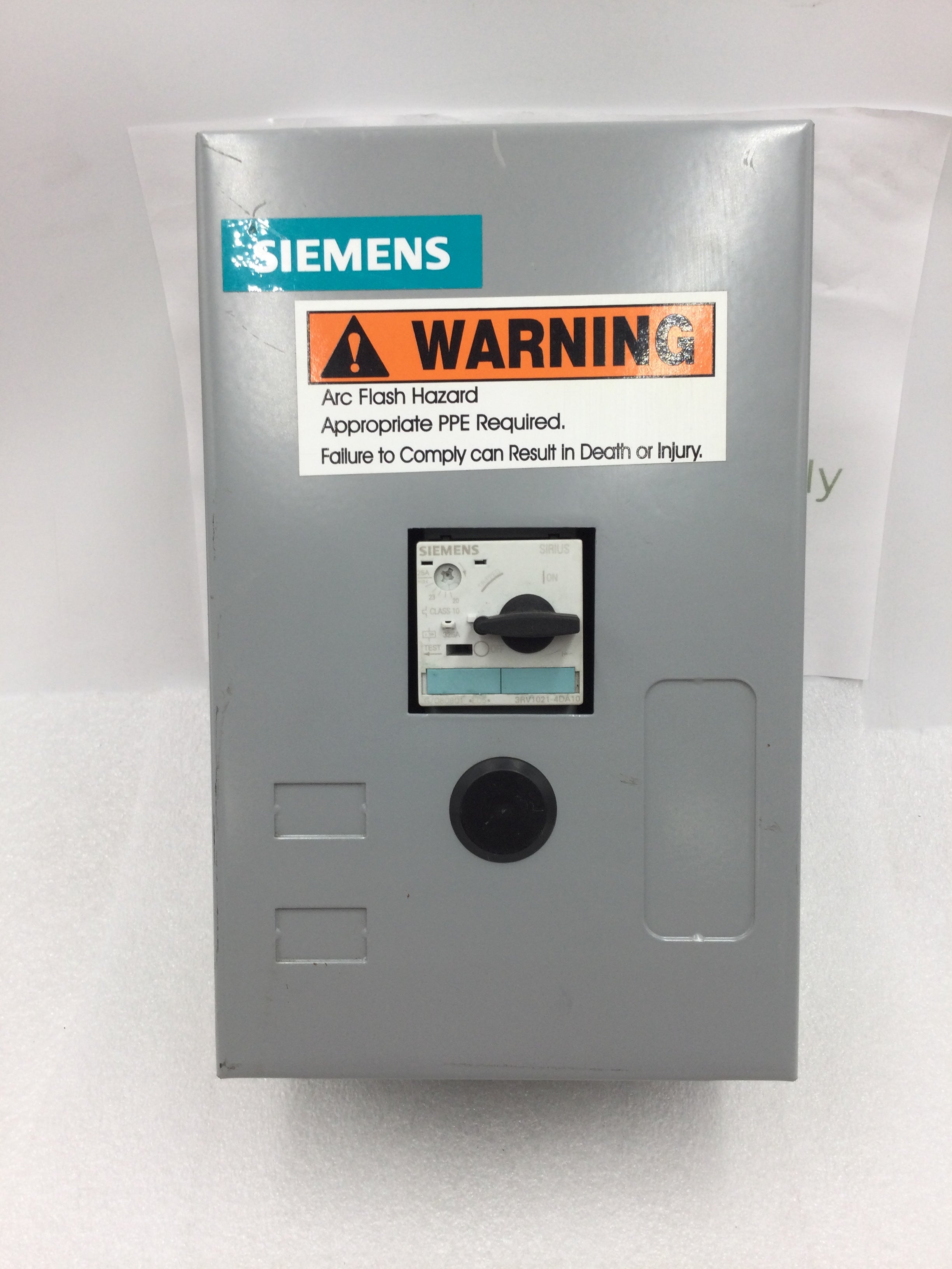 11ZD3B The Siemens 11ZD3B is a 3-pole manual motor starter with a 25A current rating. It is UL approved and designed for DIN rail mounting.