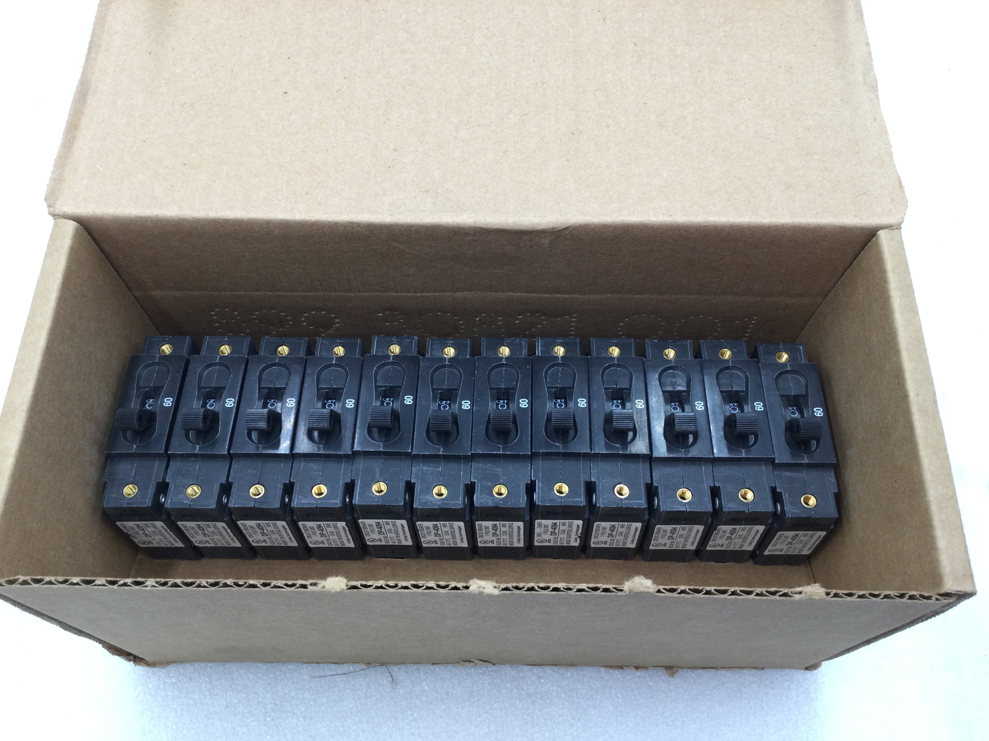 CS1-B0-12-660-A21-MG The CS1-B0-12-660-A21-MG is a circuit breaker manufactured by Littelfuse Inc. with a 60A current rating and 480V voltage rating.