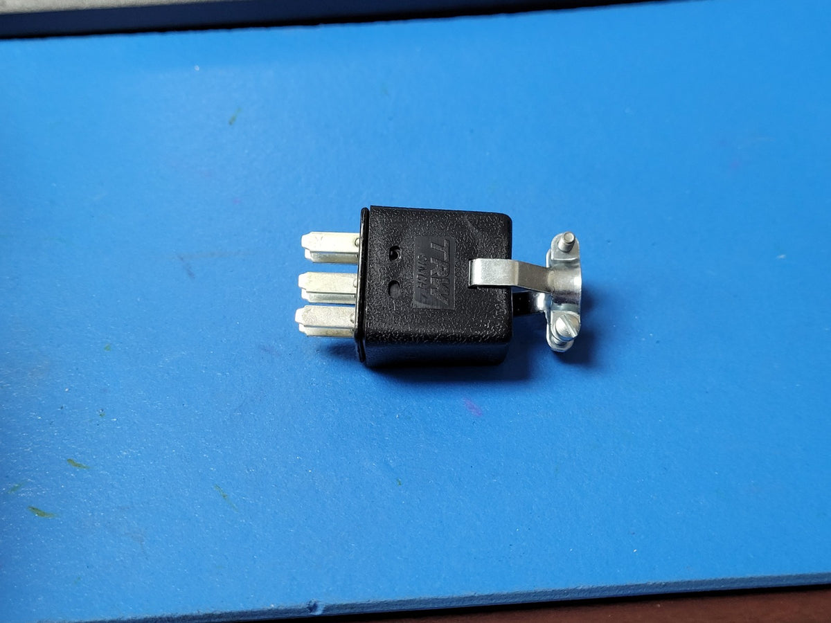 P306CCT The TRW, Inc. P306CCT is a 6-pin male plug connector. It features RoHS3 compliance and Moisture Sensitivity Level 1.