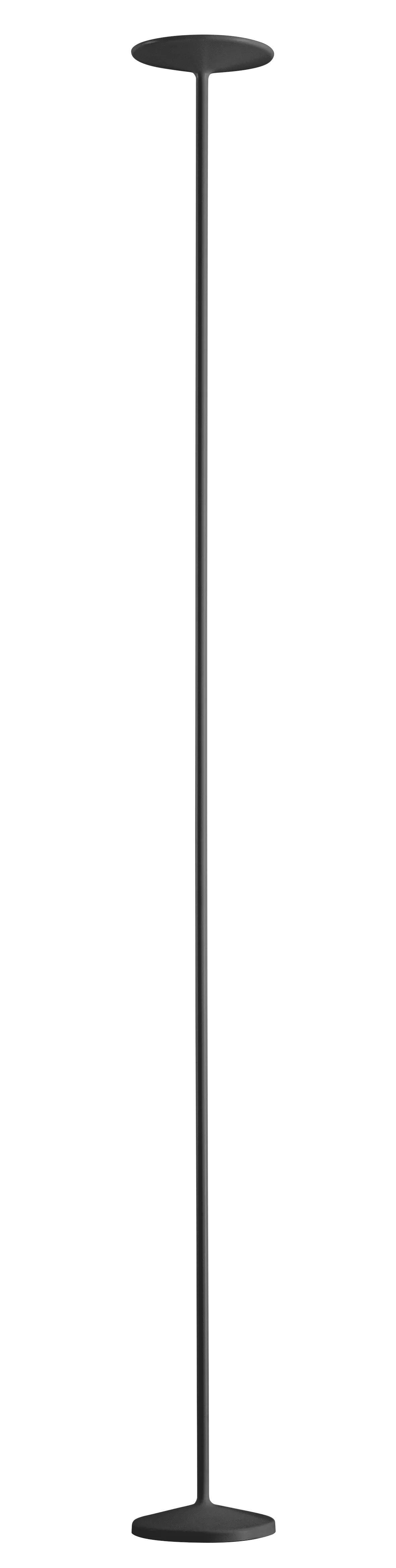 8346 The Dialight 8346 is a floor lamp designed for indoor applications. It features a diffused light distribution with a luminous flux of 2375 lm.