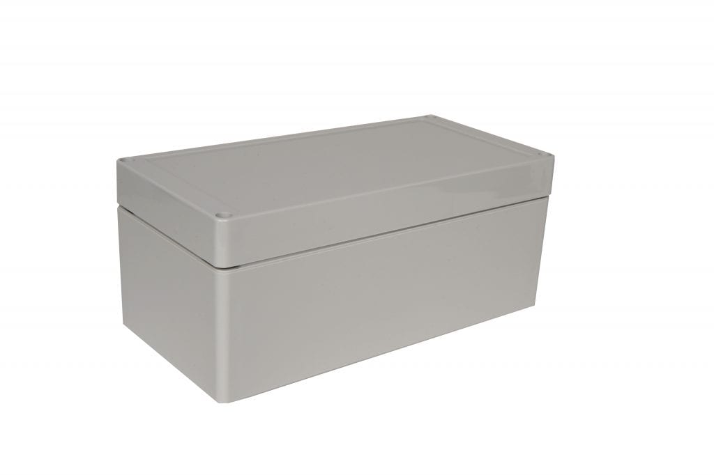PNR-2606 Bud Industries PNR-2606 is a gray polycarbonate NEMA box with a recessed cover, measuring 9.43" x 4.72" x 3.96". It is rated IP65, NEMA 1, 2, 4, 4X, 12, 13, and UL508.