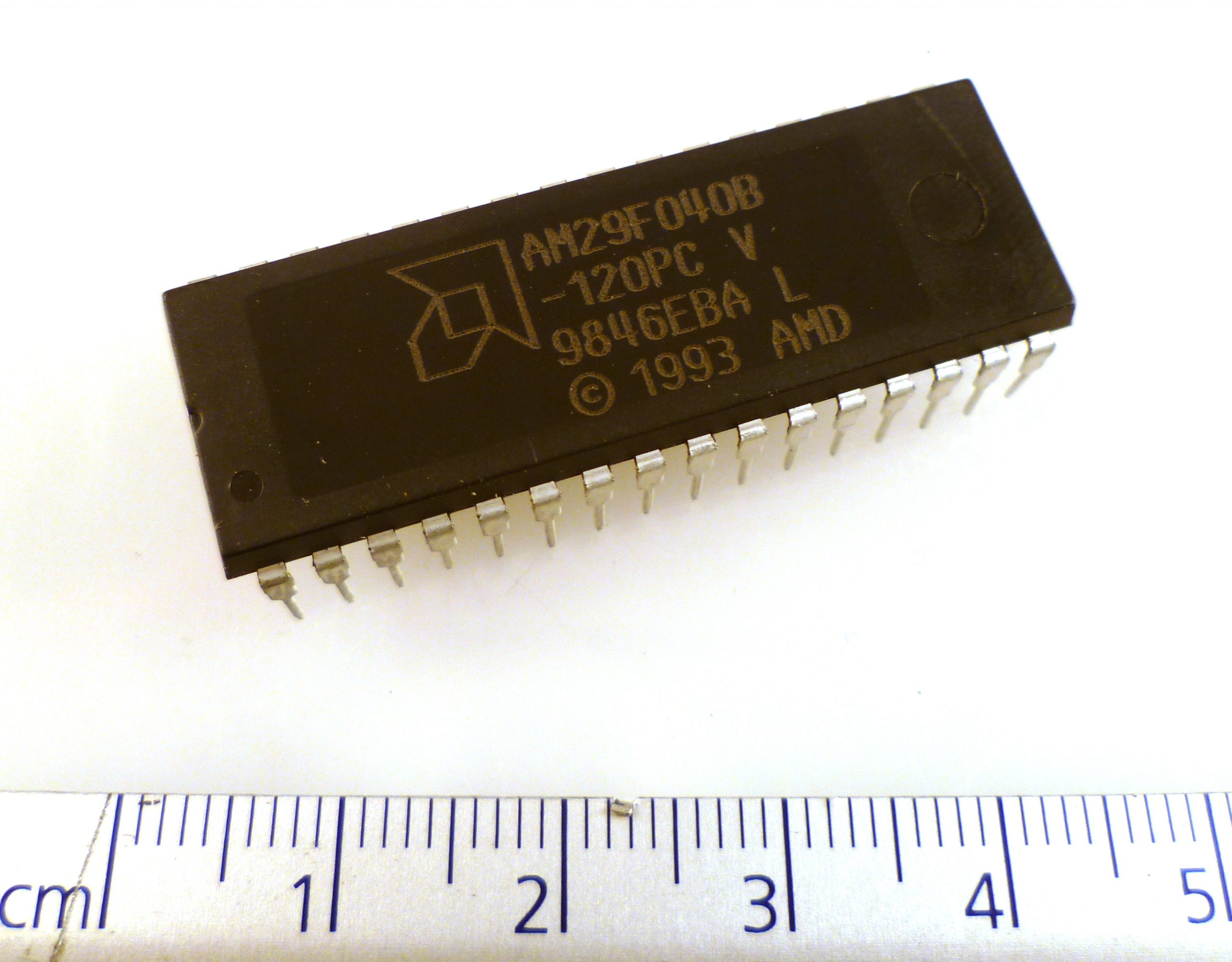 AM29F040B-120PC The AMD AM29F040B-120PC is a 4 Megabit CMOS Flash memory device operating at 5.0 volts. It features fast access times and high endurance.