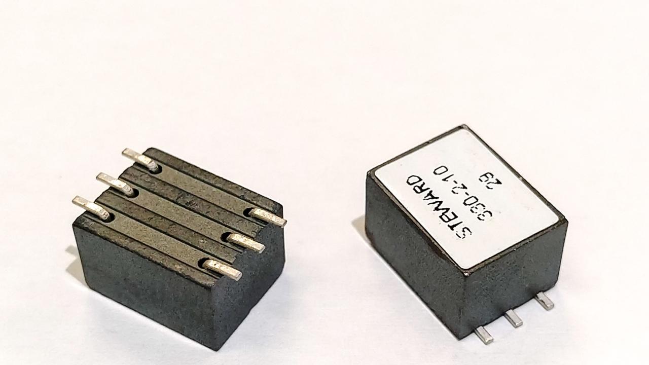 29F0318-1SR-10 Ferrite bead with 119 Ω impedance at 100 MHz, 6 A maximum current rating, and 10 mOhm DCR. Suitable for power line applications in surface mount 6-SMD flat leads package.
