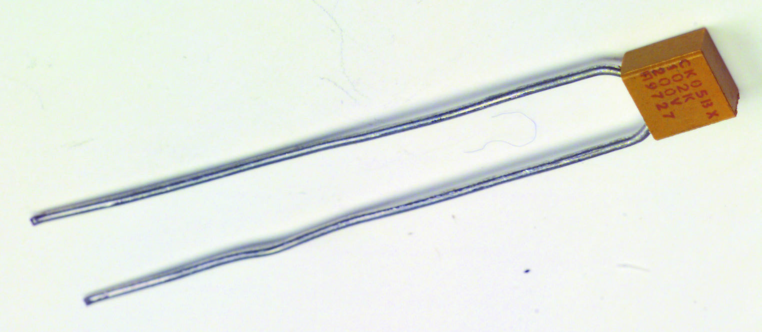 CKR06BX823KM Radial leaded ceramic capacitor with 82000 pF capacitance, ±10% tolerance, and BX dielectric. Suitable for through-hole mounting.