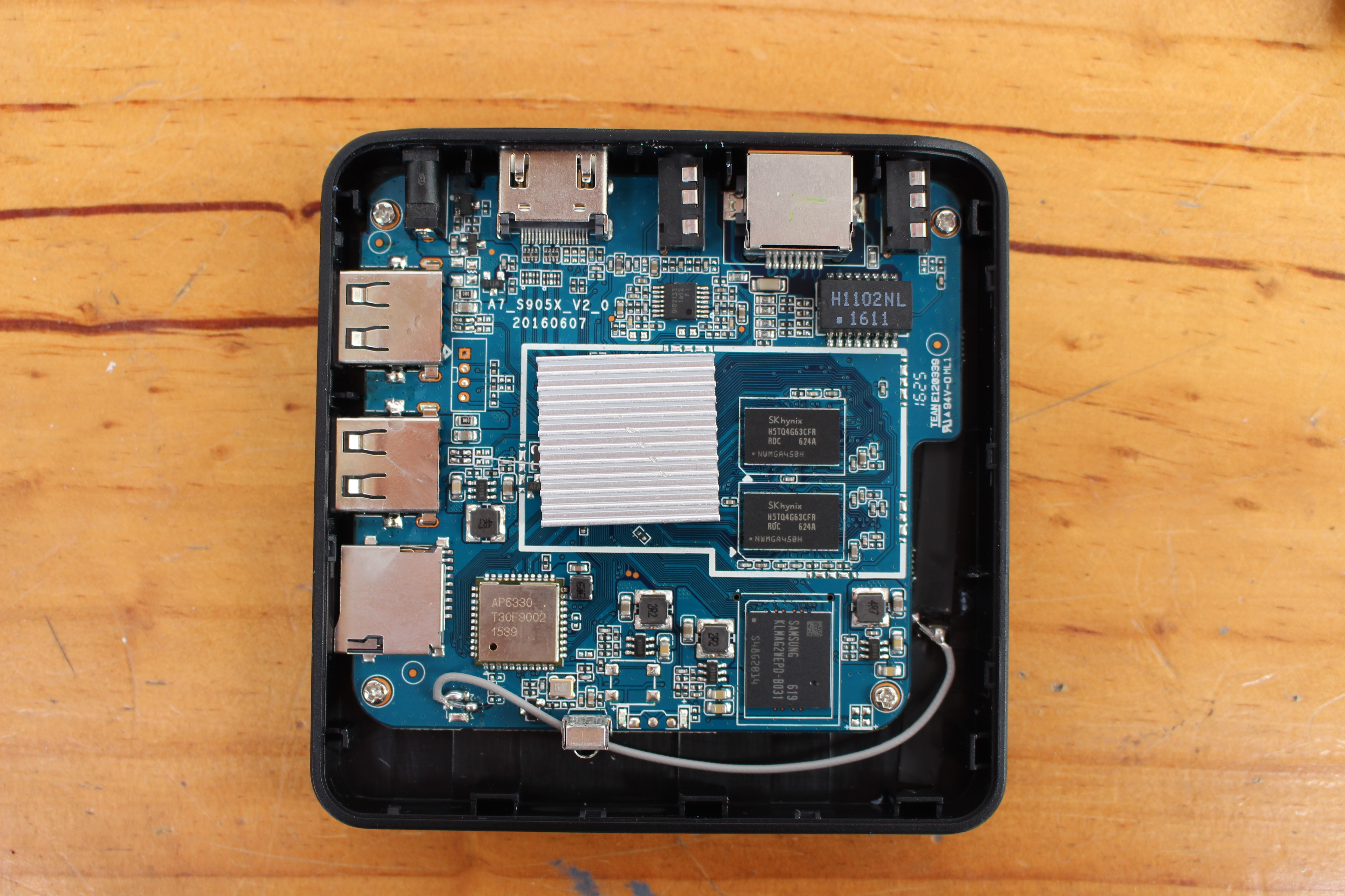 S905 The Amlogic S905 is an integrated circuit designed for special audio purposes, often found in media player boxes. It supports various connectivity features.
