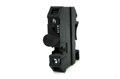 UK10 The Phoenix Contact UK10 is a fuse terminal block designed for DIN rail mounting. It features a voltage rating of 400V.