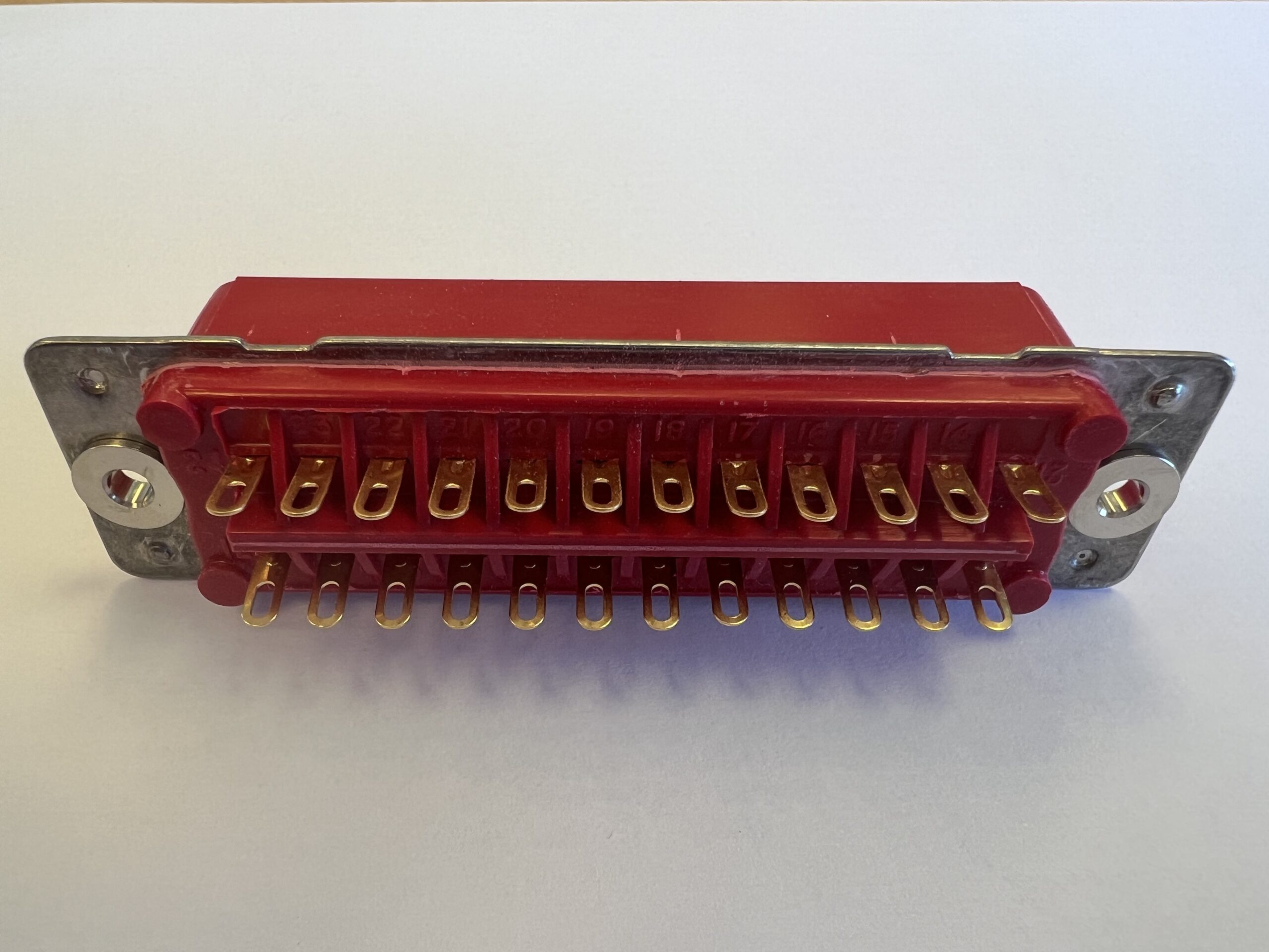RP24 The ITW McMurdo Connectors RP24 is a 24-way wire to board connector designed for industrial applications. It offers a 5A current rating and 800V working voltage.